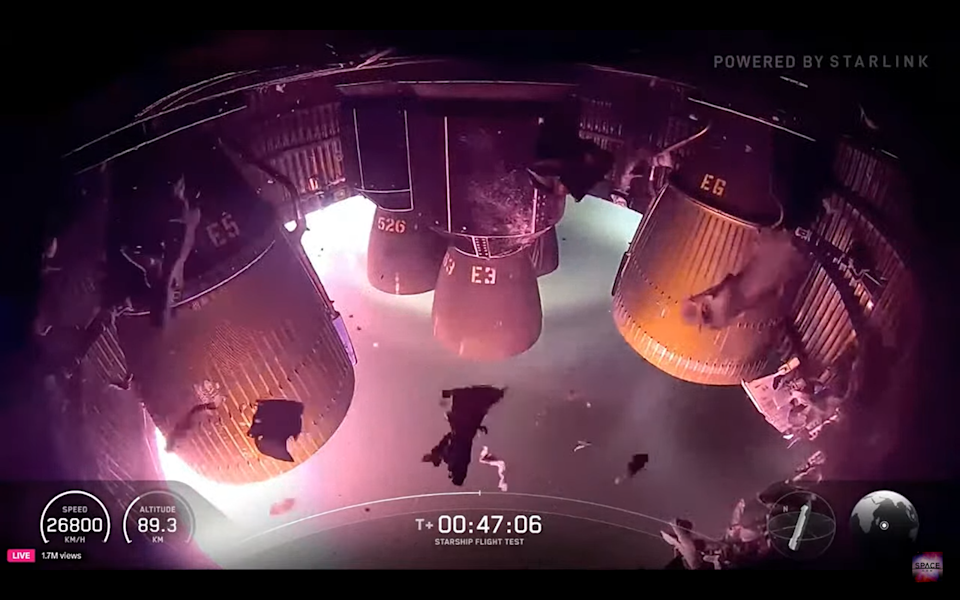 إطلالة على الأضرار التي لحقت بتنورة AFT لسفينة Starship Flight 10 في SpaceX أثناء إعادة الدخول.