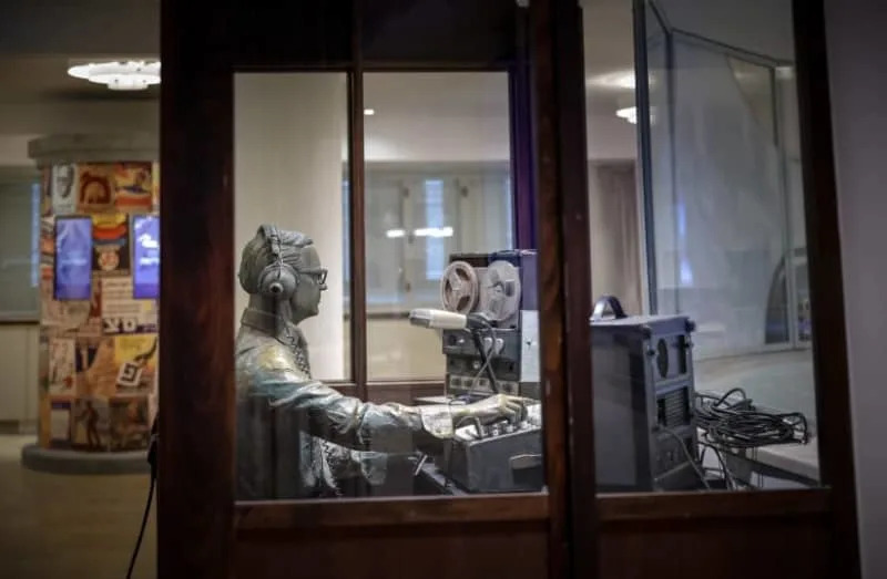 Knesset's Kol Yisrael Broadcasting Booth. (الائتمان: متحدثة باسم Knesset - Noam Moskowitz)
