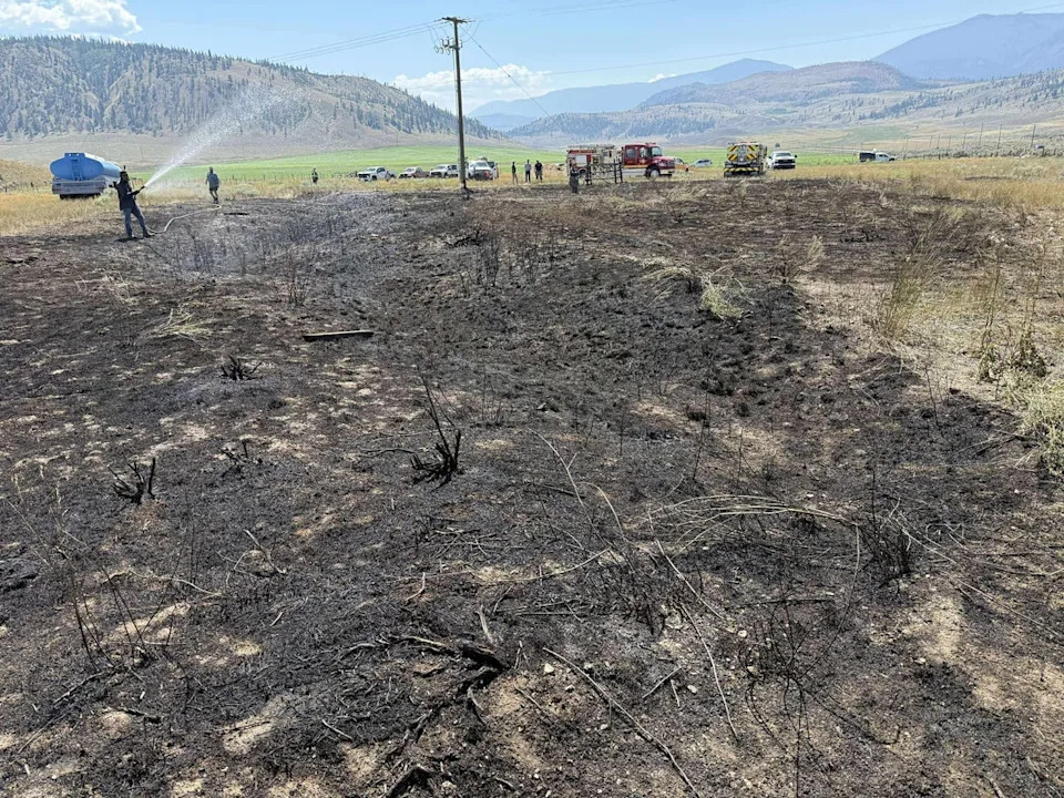 دمرت الحريق الصغير أقل من فدان من الأراضي الأسبوع الماضي (Ashcroft Fire Rescue)