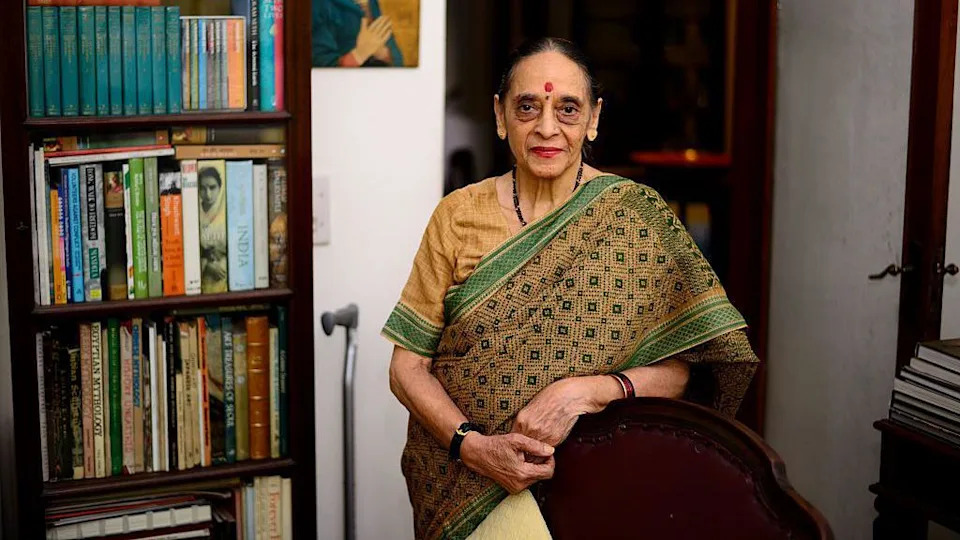 نويدا ، الهند 16 أكتوبر: ليلى سيث ، أول امرأة ، قاضية في محكمة دلهي العليا وأول امرأة أصبحت رئيسة قضاة محكمة في الولاية العليا ، في منزلها ، خلال مقابلة في 16 أكتوبر 2014 في نويدا ، الهند. (صورة من قبل Pradeep Gaur/Mint عبر Getty Images)