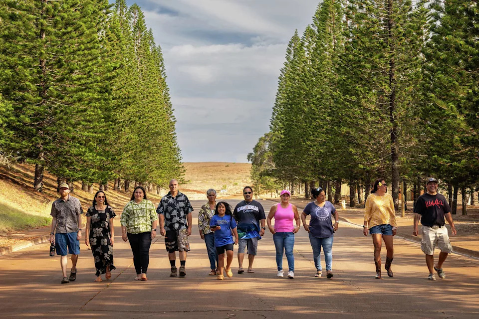 مجتمع Molokai يجتمع معًا ، يبدأ "هبوط" الحركة التي لم يسبق له مثيل من قبل. (Molokai Heritage Trust)