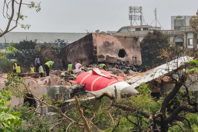 Sam Panthaky/AFP عبر Getty The Wreckage of the Air India Crash ، في الصورة 13 يونيو