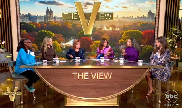 ABC Whoopi Goldberg ، Sara Haines ، Joy Behar ، Ana Navarro ، Sunny Hostin ، و Alyssa Farah Griffin on