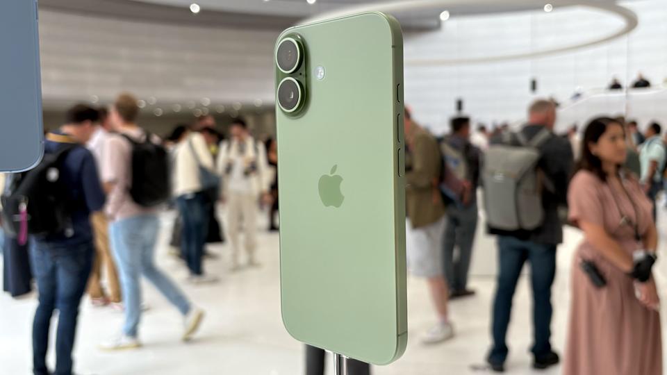 iPhone 17