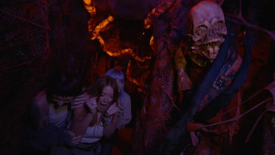 يخرج الضيوف في Gálkn: Monsters of the North في Halloween Horror Nights.