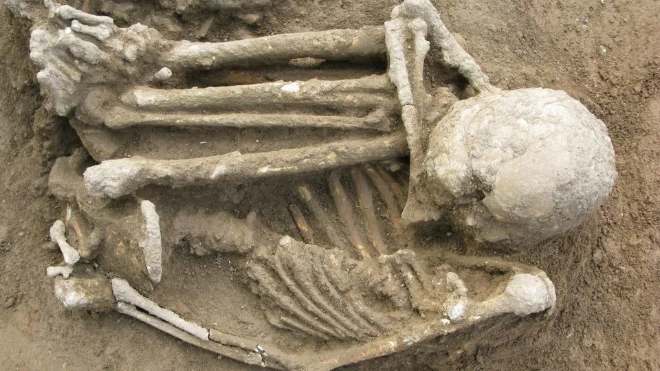 وقال مؤلف الدراسة الرئيسي الدكتور هسيو تشون إن طي الجثة في وضع القرفصاء كان نموذجيًا لدفن ما قبل العصر الحجري في جنوب الصين. كانت رفات هذه المرأة في منتصف العمر التي عاشت من 8000 إلى 6700 عام ، والتي عثر عليها في Liyupo في قوانغشي ، مجففة من الدخان قبل الدفن. - من باب المجاملة Hsiao-Chun Hung/Hirofumi Matsumura/الجامعة الوطنية الأسترالية