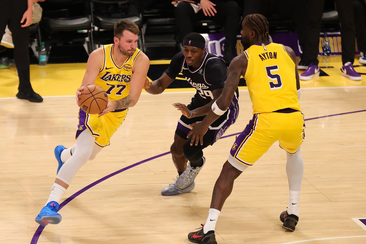 # 77 PG Luka Doncic من فريق Los Angeles Lakers يهاجم الممر خلال مباراة الدوري الاميركي للمحترفين ضد Sacramento Kings في 17 أكتوبر 2025 في لوس أنجلوس، كاليفورنيا. # 77 PG Luka Doncic من فريق Los Angeles Lakers يهاجم الممر خلال مباراة الدوري الاميركي للمحترفين ضد Sacramento Kings في 17 أكتوبر 2025 في لوس أنجلوس، كاليفورنيا.