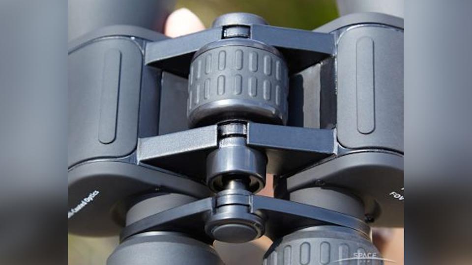 Celestron Cometron 7x50 مناظير في اليد