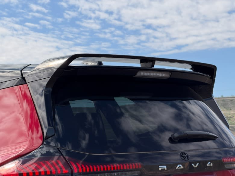جناح خلفي لسيارة تويوتا RAV4 GR Sport موديل 2026