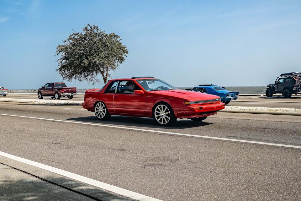 1987 نيسان 200SX XE سيدان ببابين