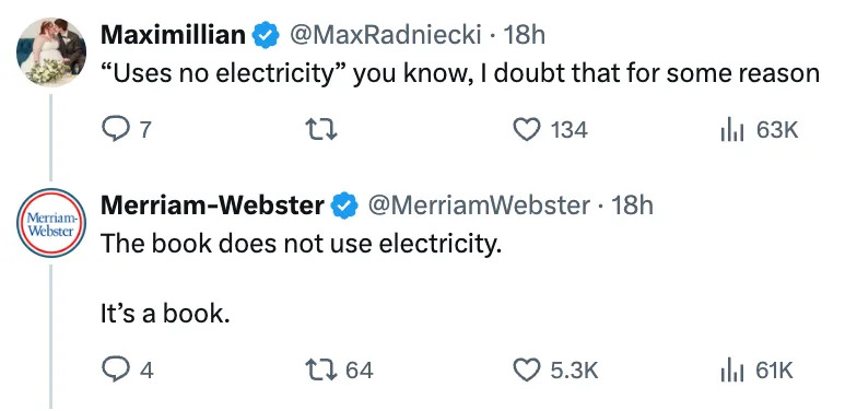 تبادل التغريدة: شكوك Maximillian "لا يستخدم الكهرباء" مطالبة. يؤكد Merriam-Webster بشكل روح الدعابة أن الكتب لا تستخدم الكهرباء