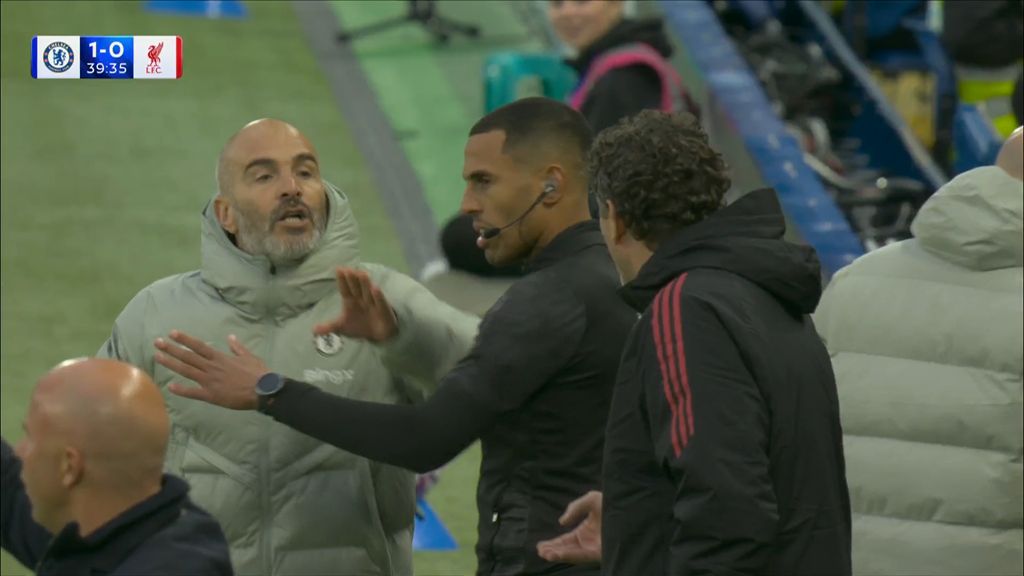 إنزو ماريسكا يحصل على إنذار ضد ليفربول بسبب مشادة مع خافي فاليرو.