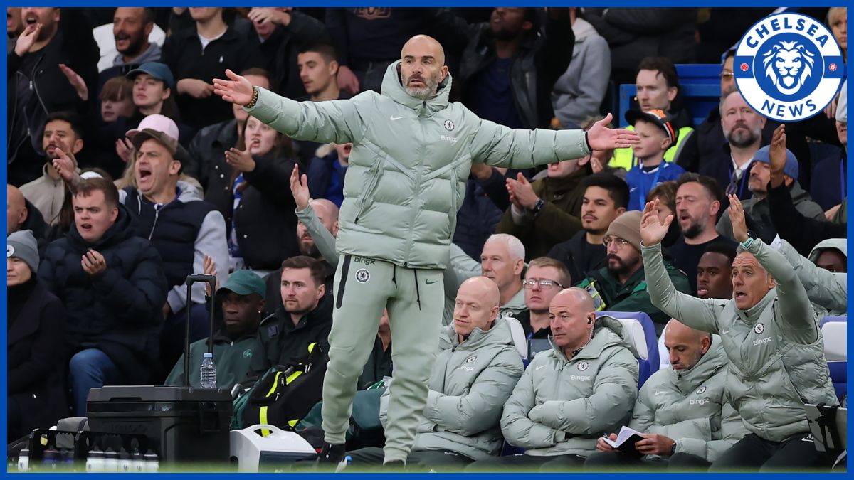 إنزو ماريسكا يرتدي ملابس سيئة على خط التماس.