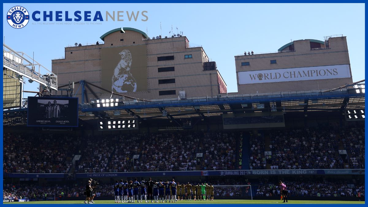 يعرض تشيلسي لافتات أبطال العالم الجديدة.