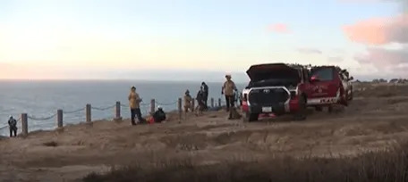 تحطم طيبة بالقرب من سان دييغو كليف ينتهي دون إصابة (الصورة: FOX 5/KUSI) 