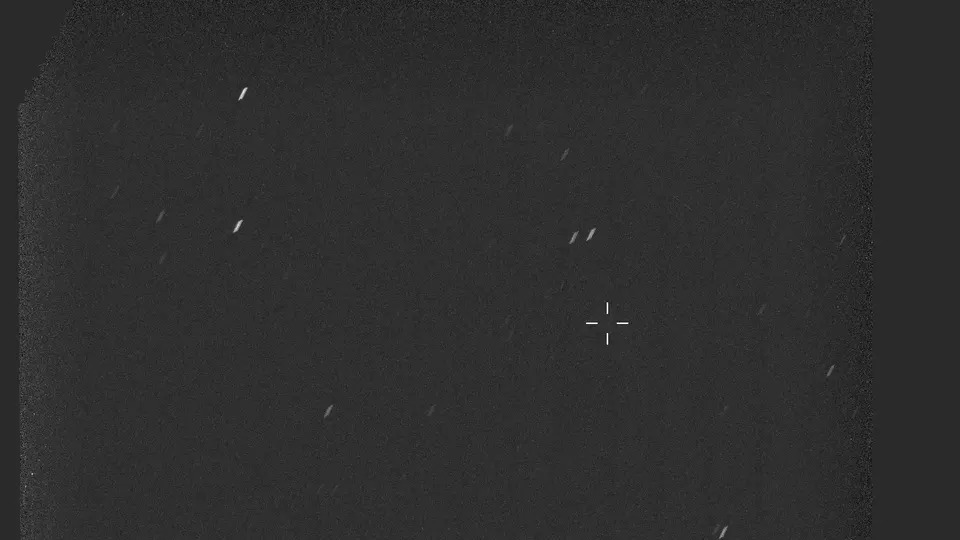 يظهر 3I/ATLAS كبقعة باهتة على خلفية النجوم من منظور مركبة المثابرة في 4 أكتوبر. - NASA/JPL-Caltech/ASU/MSSS