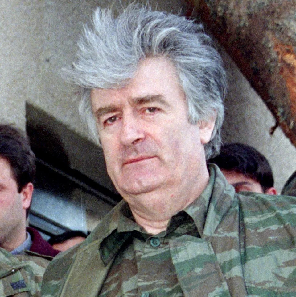 زعيم صرب البوسنة في زمن الحرب رادوفان كارادزيتش في بانيا لوكا، البوسنة والهرسك، في أبريل 1995