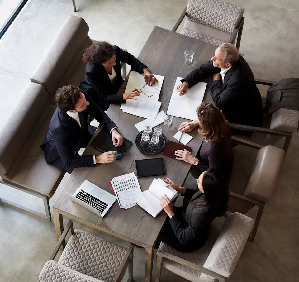 جيتي اجتماع مكتب (صورة مخزنة)