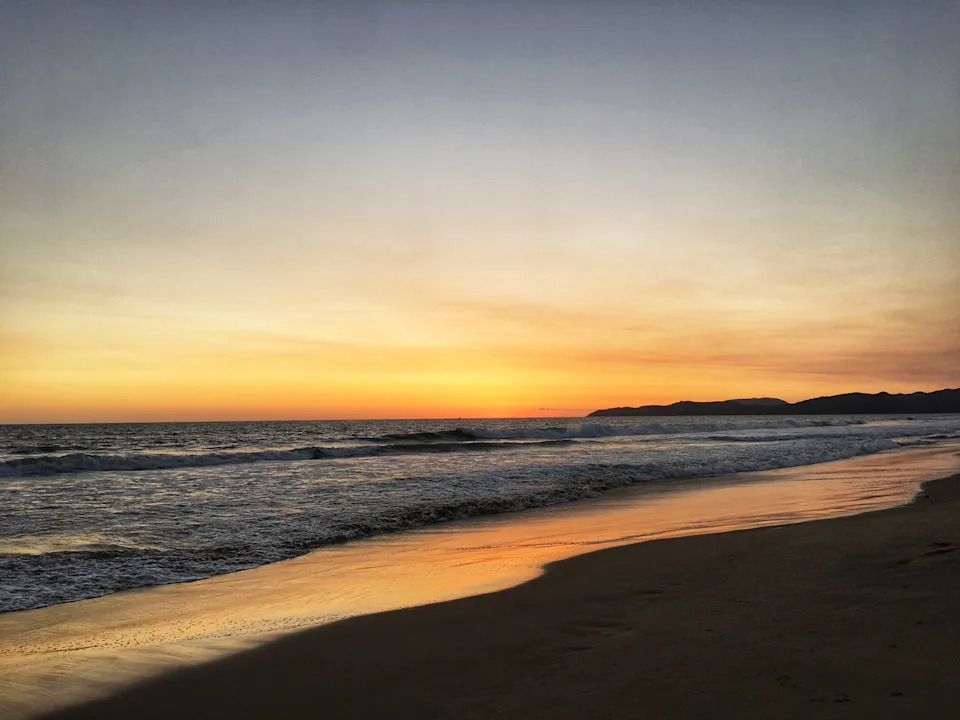 بلايا لارغا عند غروب الشمس في زيهواتانيجو