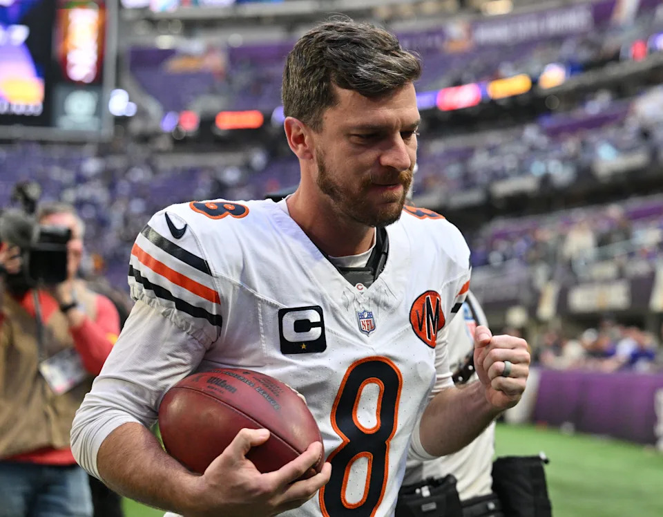 16 نوفمبر 2025؛ مينيابوليس، مينيسوتا، الولايات المتحدة الأمريكية؛ يتفاعل لاعب فريق شيكاغو بيرز كايرو سانتوس (8) بعد أن سجل هدفًا ميدانيًا فائزًا بالمباراة ضد فريق مينيسوتا الفايكنج في ملعب بنك الولايات المتحدة. الائتمان الإلزامي: صور جيفري بيكر-إيماجن