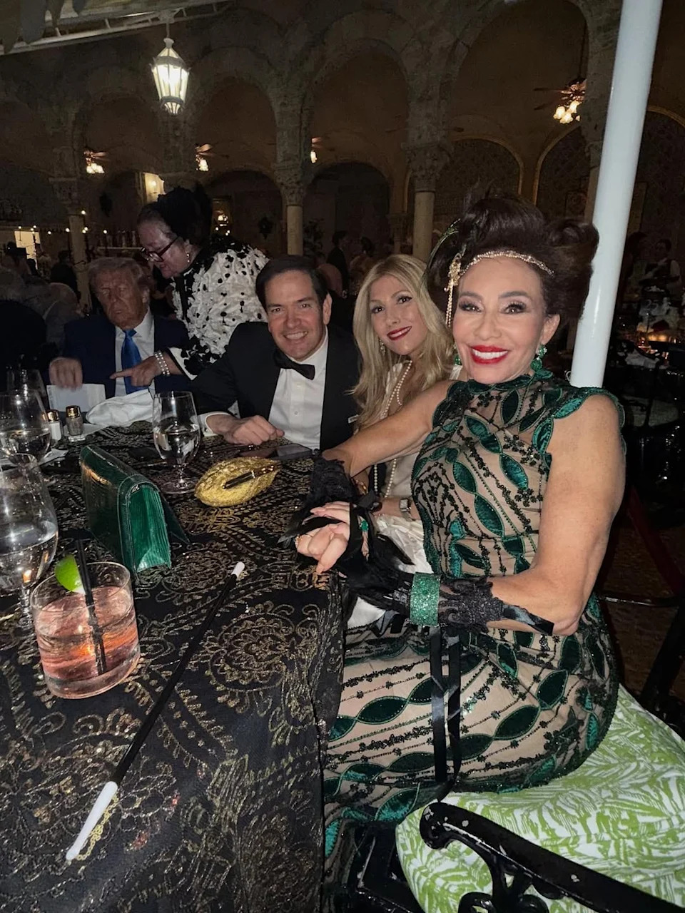 جانين بيرو وماركو روبيو ودونالد ترامب في مارالاغو لعيد الهالوين 2025 / جانين بيرو/إنستغرام