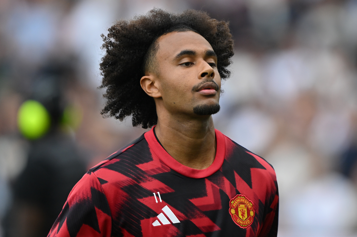 جوشوا زيركيزي يقوم بالإحماء