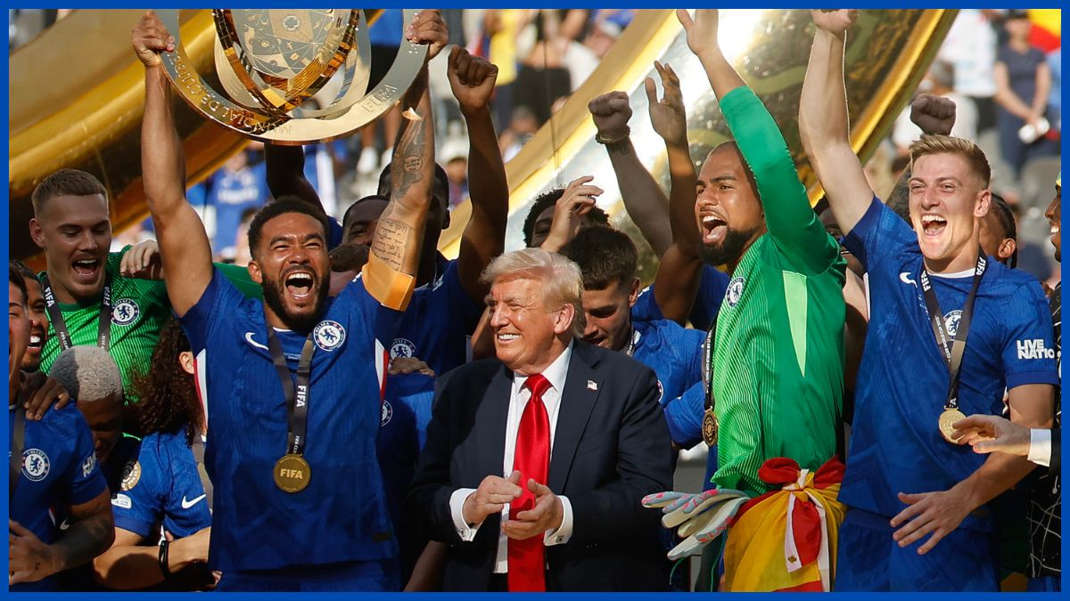 دونالد ترامب يحطم رفع الكأس لتشيلسي.