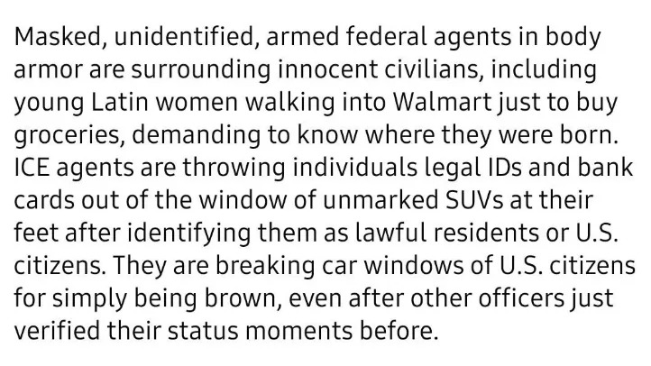 ملخص النص: أفادت التقارير أن العملاء الفيدراليين يحتجزون مدنيين، بما في ذلك شابات لاتينيات، يحملون بطاقات هوية قانونية في أحد متاجر وول مارت. نوافذ السيارات مكسورة بسبب التنميط العنصري