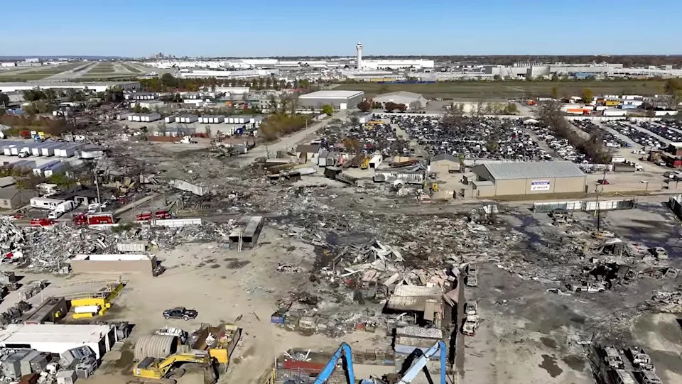 NTSB - الصورة: منظر جوي قدمه NTSB لموقع تحطم طائرة شحن UPS في مطار محمد علي الدولي في لويزفيل، كنتاكي، 6 نوفمبر 2025.