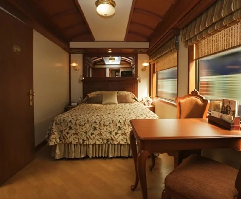 جناح جونيور على قطار المهراجا السريع