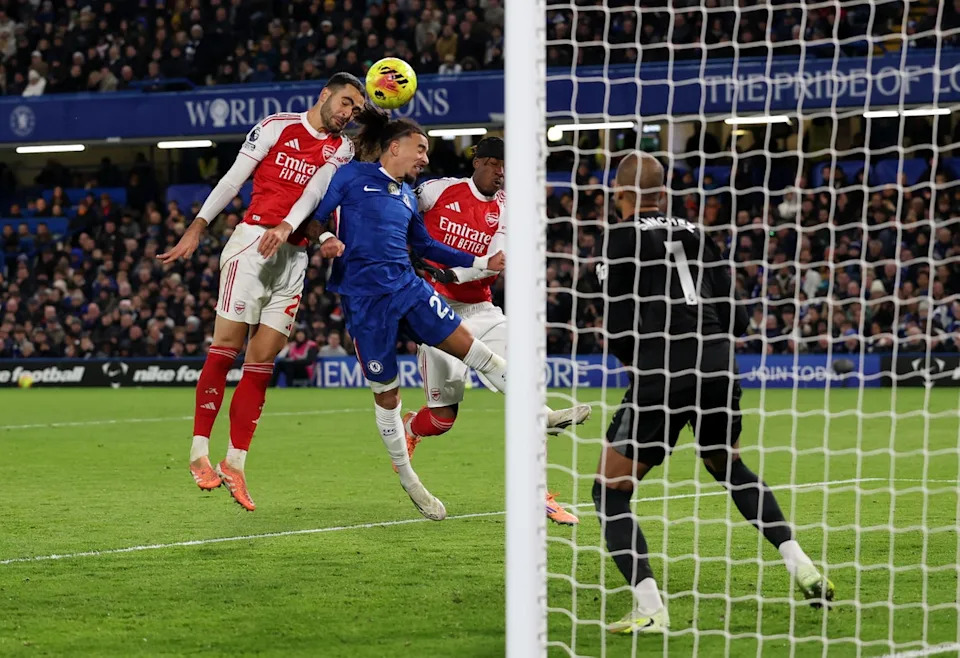 سجل ميكيل ميرينو هدف التعادل لأرسنال برأسه (غيتي إيماجز)