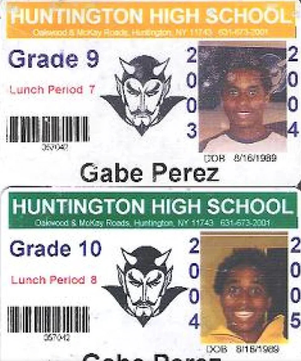 بطاقتان هوية للمدرسة الثانوية لغابي بيريز، توضحان مستويات الصف 9 و10 لسنوات متتالية، مع التفاصيل الشخصية وشعار المدرسة