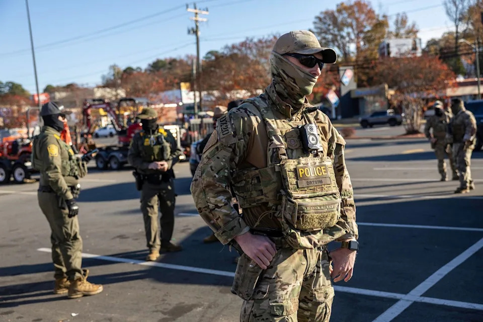 إدارة ترامب وجهت تمويلا غير مسبوق لوكالات مثل إدارة الهجرة والجمارك ودوريات الحدود (غيتي)