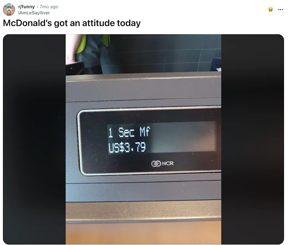 يتم عرض شاشة الإيصالات في ماكدونالدز بشكل فكاهي "1 ثانية مف" بسعر 3.79 دولار