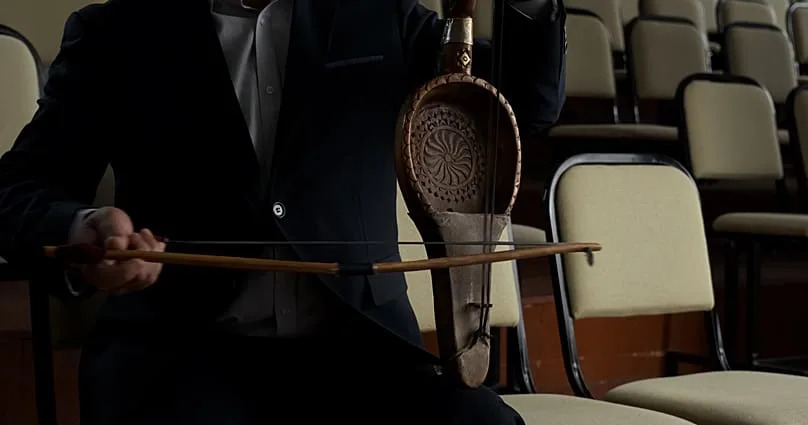 الطالب يلعب في كوبوز