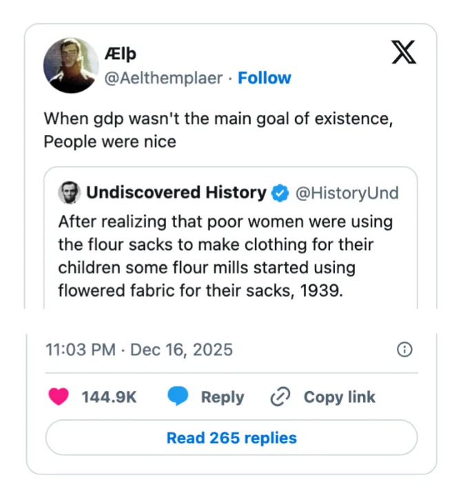 تغريدة تظهر اقتباسًا عن مطاحن الدقيق في عام 1939 باستخدام القماش المزهر للأكياس بسبب قيام النساء بتصنيع الملابس للأطفال