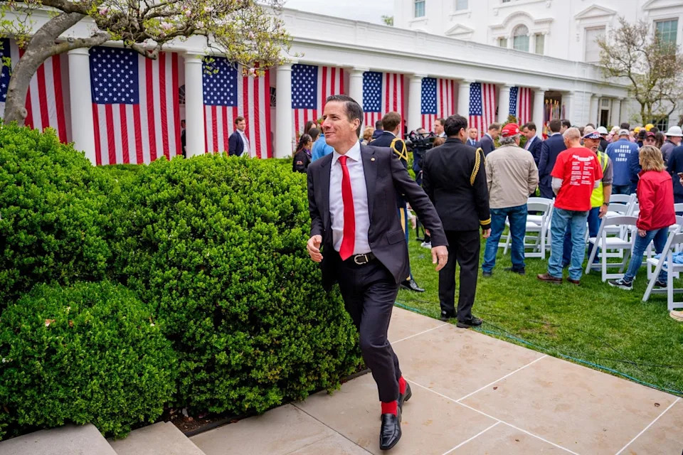 وقال مورينو، الذي ولد في كولومبيا وأصبح مواطنا أمريكيا في سن 18 عاما، إن الوقت قد حان لإنهاء الجنسية المزدوجة إلى الأبد (غيتي إيماجز)