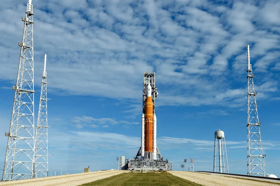 الصورة: ناسا تستعد لإطلاق مهمة أرتميس القمرية (Red Huber / Getty Images)