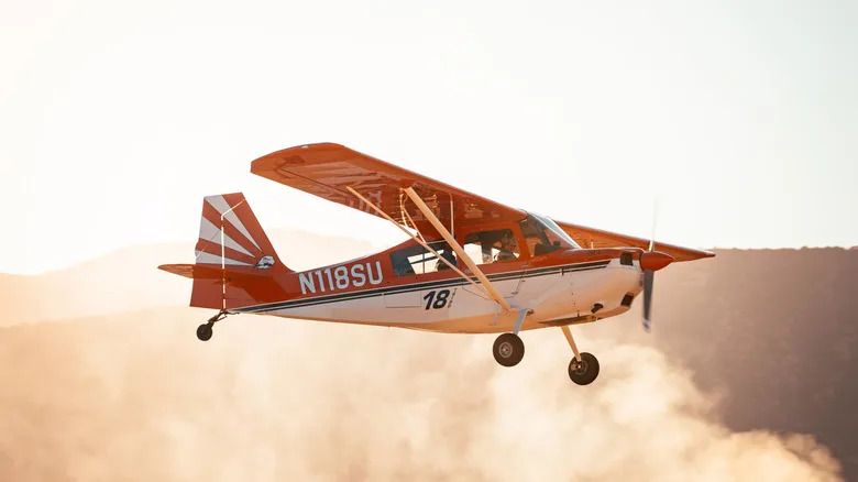 طائرة مروحية صغيرة تحلق من مدينة سيدار بولاية يوتا