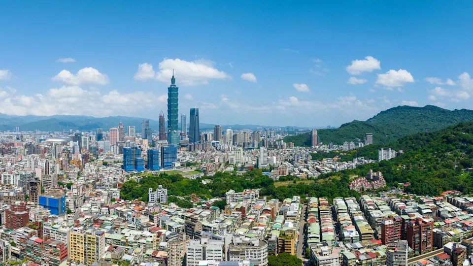 بانورامية لأفق مدينة تايبيه في تايوان