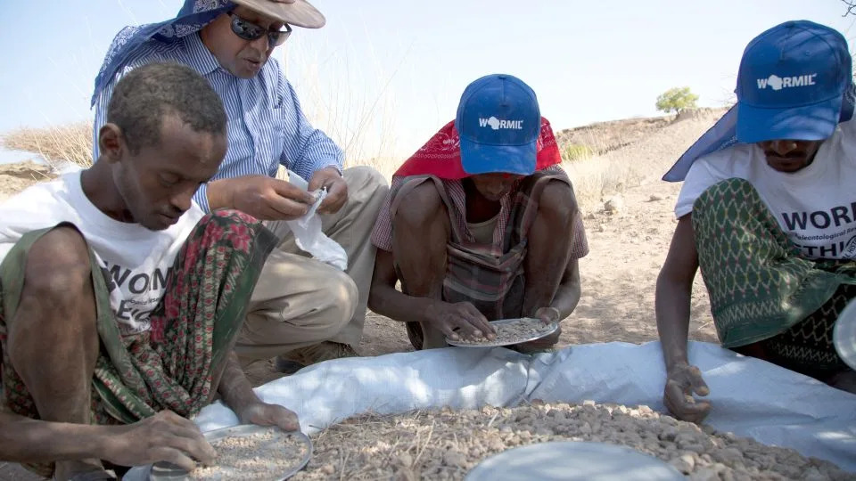 هيلا سيلاسي، الثاني من اليسار، وطاقمه في موقع ورانسو-ميل. - ديل أوموري