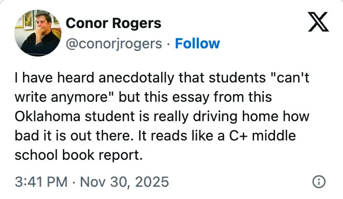 تغريدة لكونور روجرز: تنتقد مقالة أحد طلاب أوكلاهوما بسبب سوء الكتابة، ومقارنتها بتقرير كتاب للمدرسة المتوسطة C+