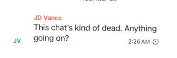 رسالة نصية من جي دي فانس: "هذه الدردشة ميتة نوعًا ما. أي شيء يحدث؟" تم الإرسال الساعة 2:26 صباحًا