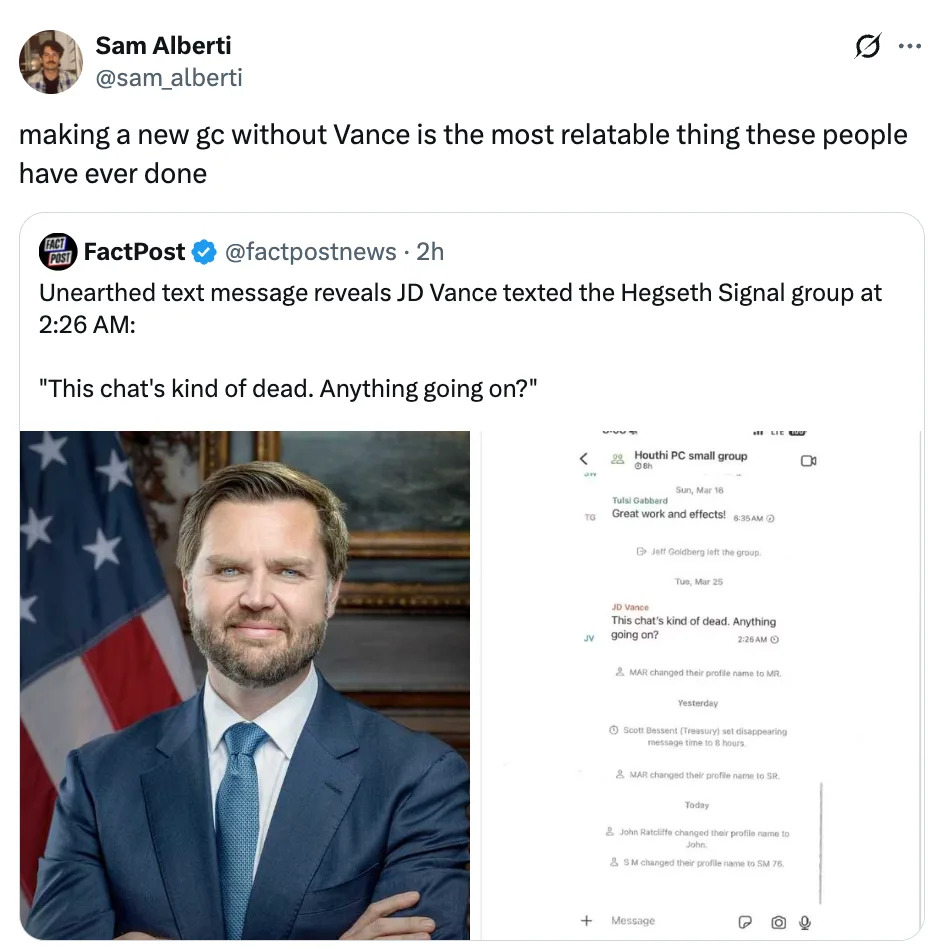 تغريدة تناقش رسالة نصية من JD Vance إلى مجموعة Hegseth Signal Group، تقول، "هذه الدردشة ميتة نوعًا ما. أي شيء يحدث؟"
