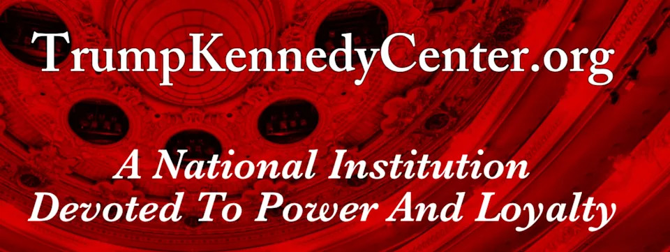 شعار TrumpKennedyCenter.org: "مؤسسة وطنية مكرسة للسلطة والولاء" بنص غامق على خلفية سقف مزخرفة
