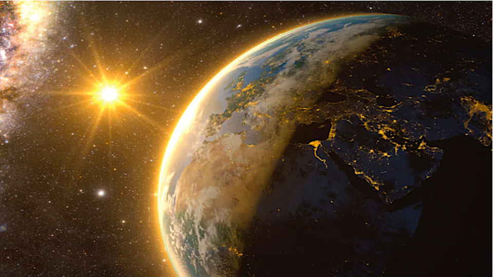 صورة إعلانية كونية للأرض وشمسنا
