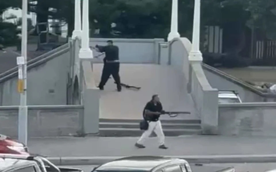 شوهد المشتبه بهما على جسر يطل على شاطئ بوندي