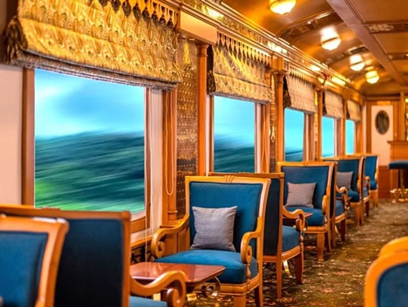 سيارة صالة في قطار Deccan Odyssey