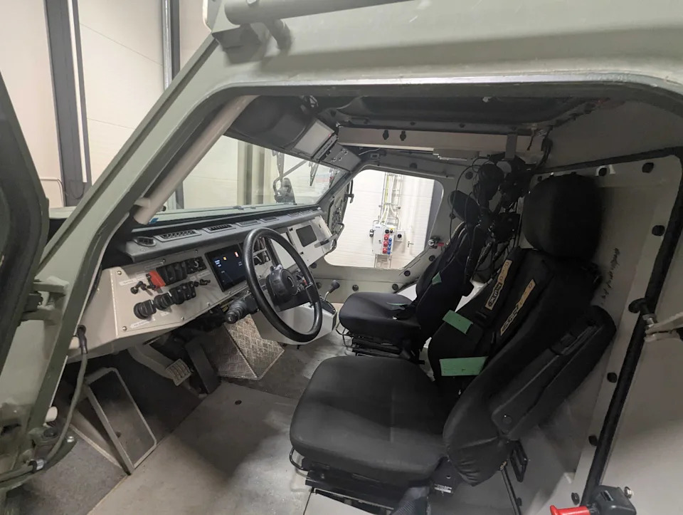 مقصورة السائق في باتريا 6x6.