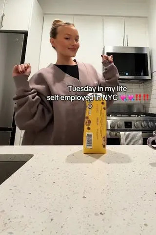 هانا كروني. هانا ليزي / تيك توك